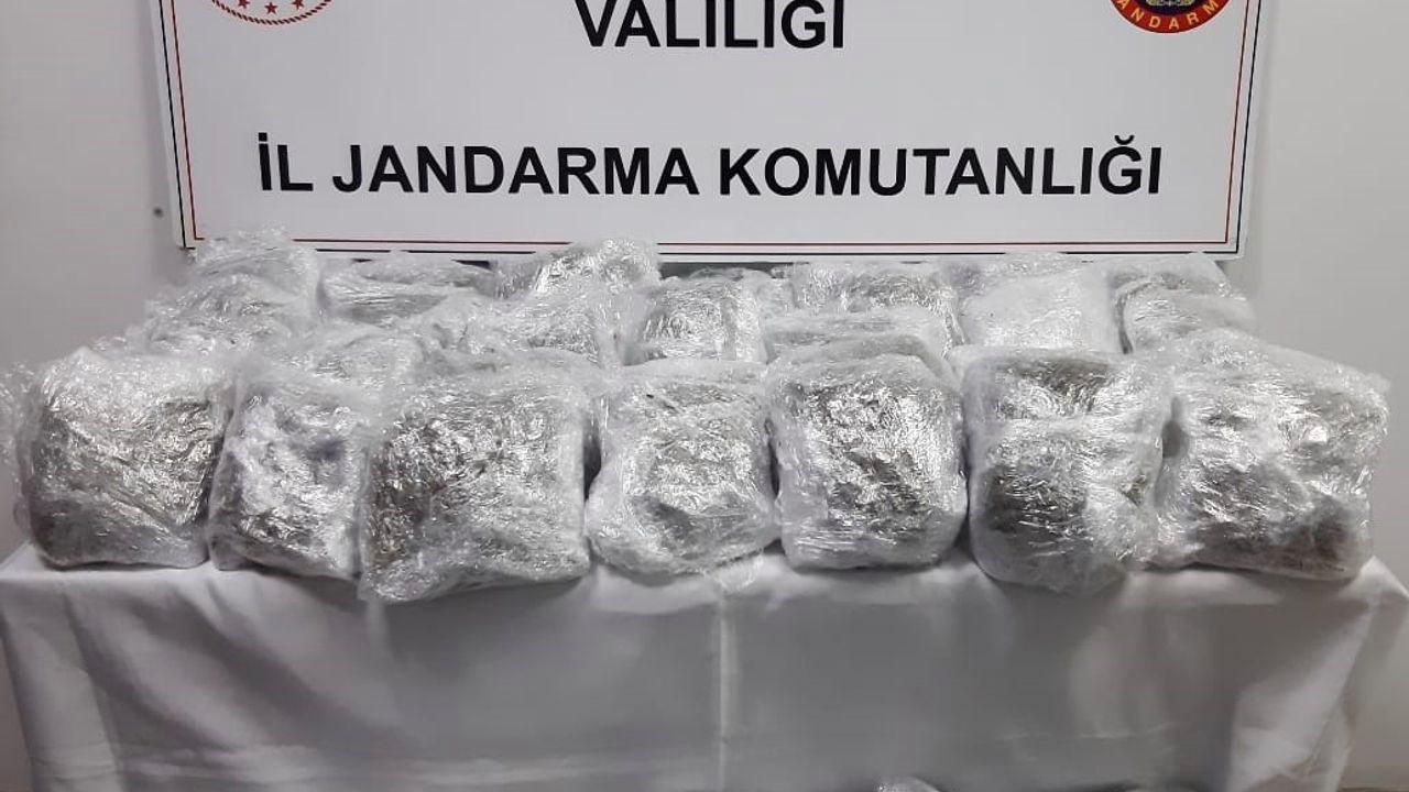 Bavulların içerisinden yaklaşık 17 kilogram uyuşturucu çıktı