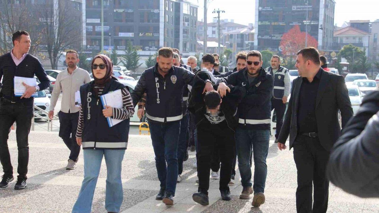 Bolu’da dolandırıcılık operasyonu: 5 şüpheli adliyede