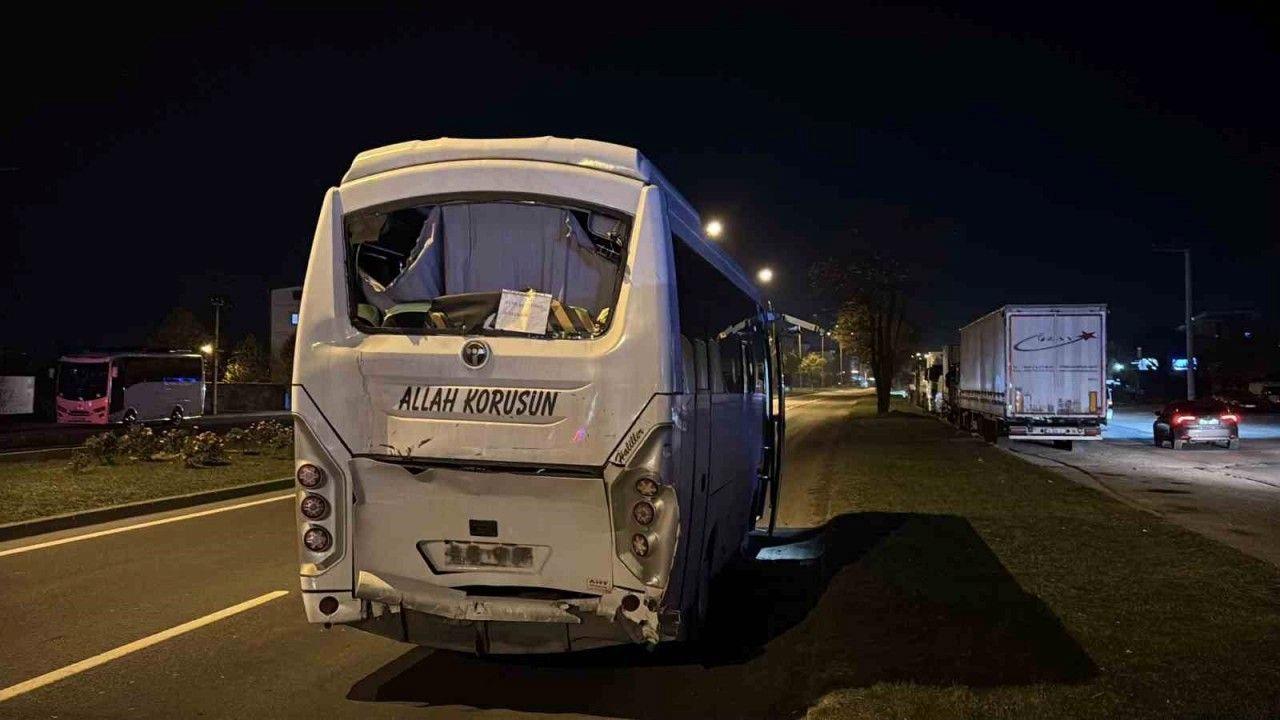 Bolu’da üç servis midibüsü çarpıştı: 11 yaralı
