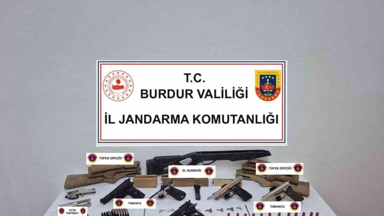 Burdur’da silah ve tarihi eser kaçakçılığı operasyonu