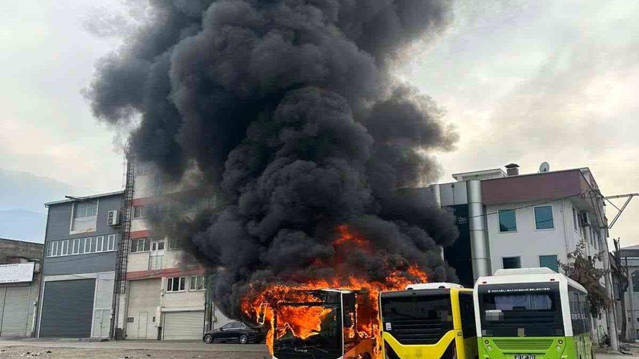 Bursa'da bakım için bırakılan otobüsler alev topuna döndü