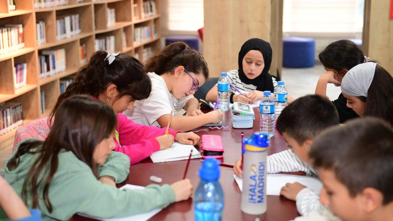 Bursa'da çocuklar hayallerini kağıda döküyor
