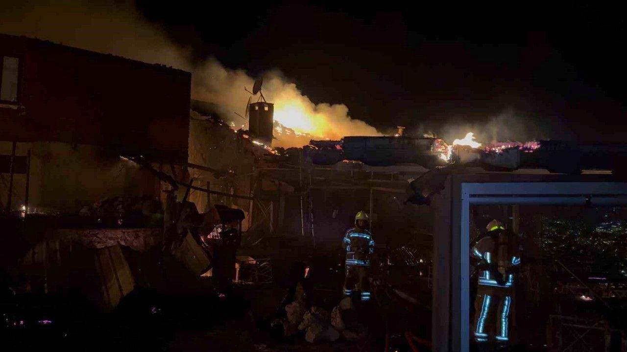 Bursa'da kafede çıkan yangın işletmeyi küle çevirdi