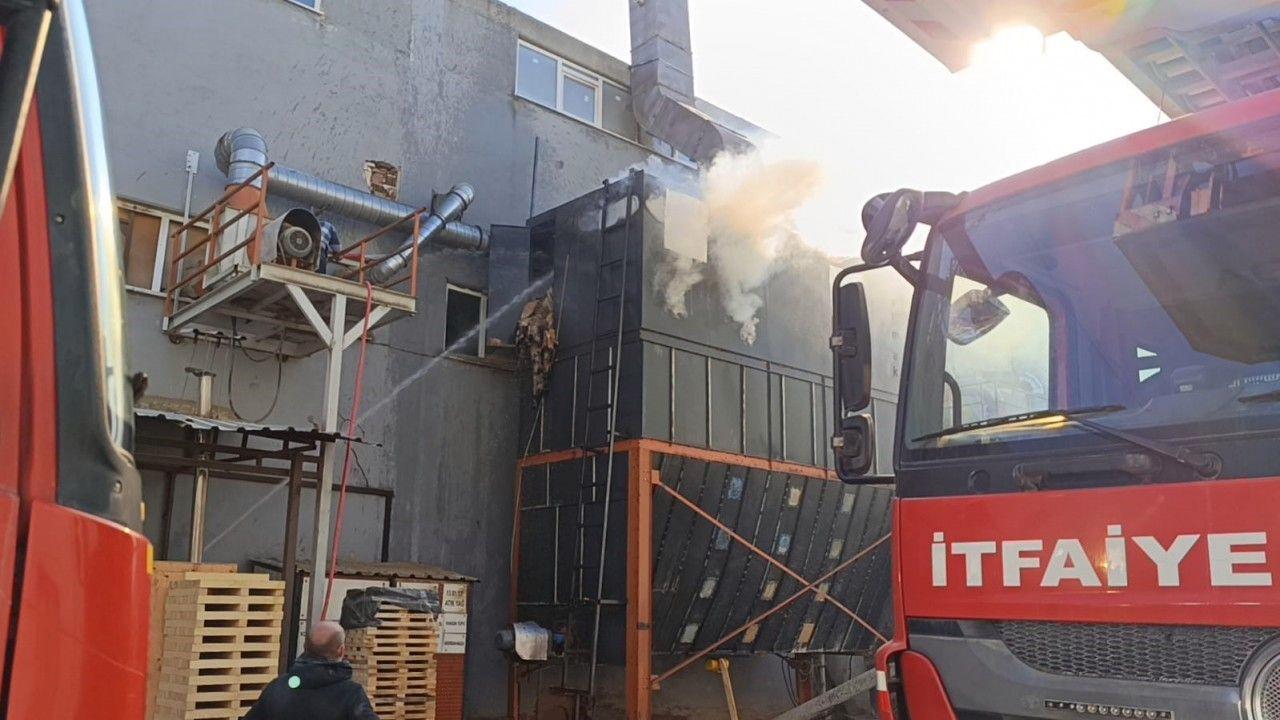 Bursa'da mobilya fabrikasında yangın: 1 işçi yaralandı