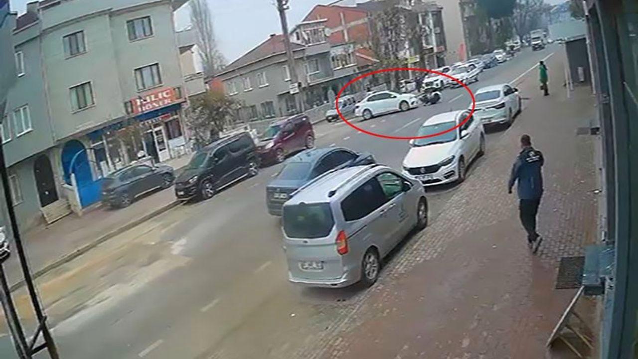 Bursa'da motosikletin devrildiği kaza anı kamerada: 1 yaralı