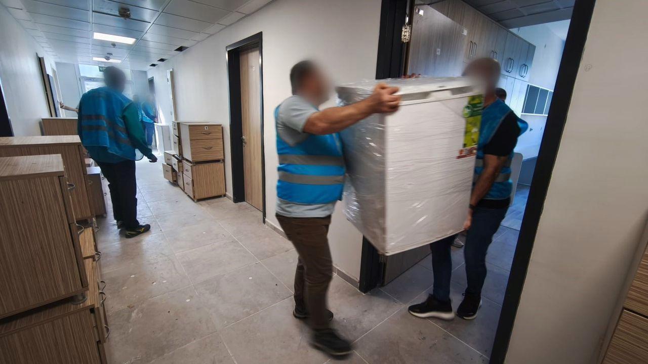 Bursa'da öğrenci yurdunu mahkumlar temizledi