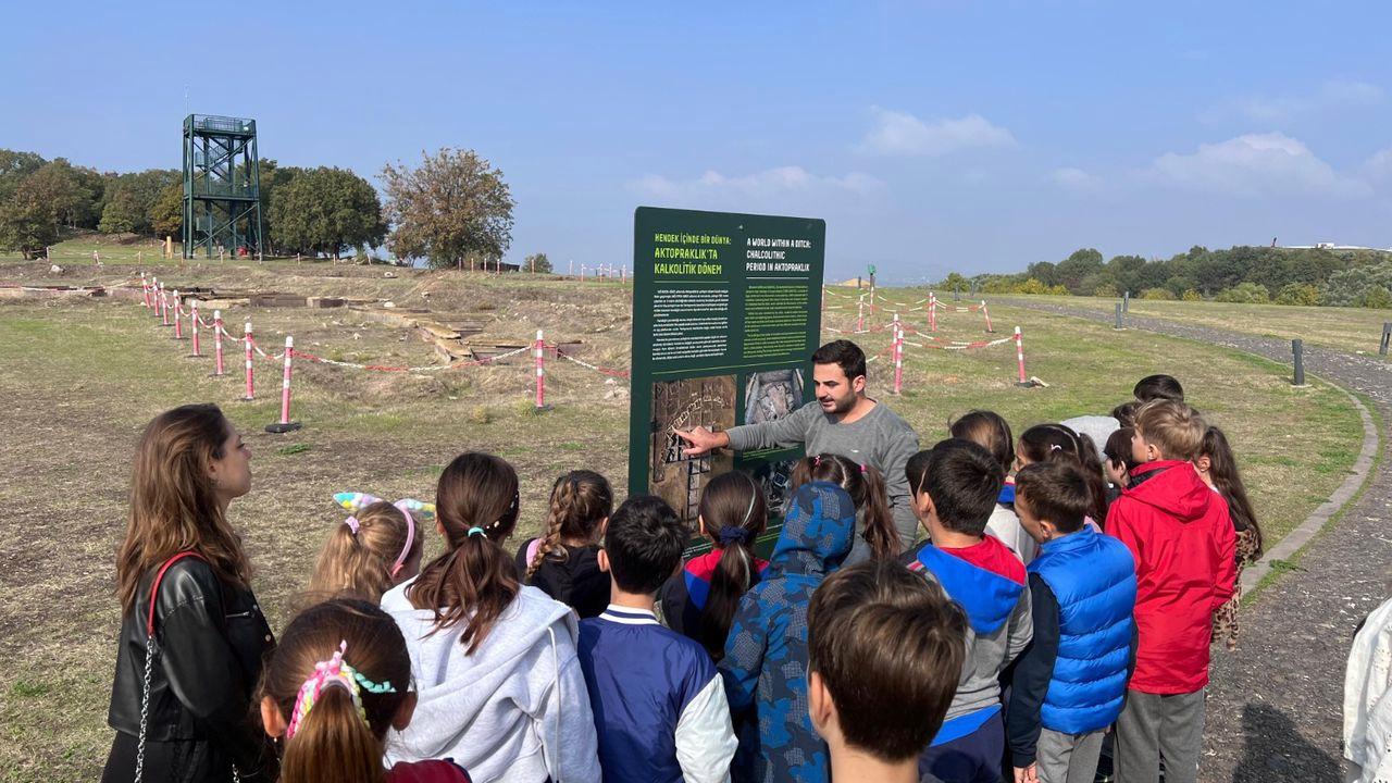 Bursa'da öğrenciler, Arkeopark’ta arkeolojiyi tanıyor