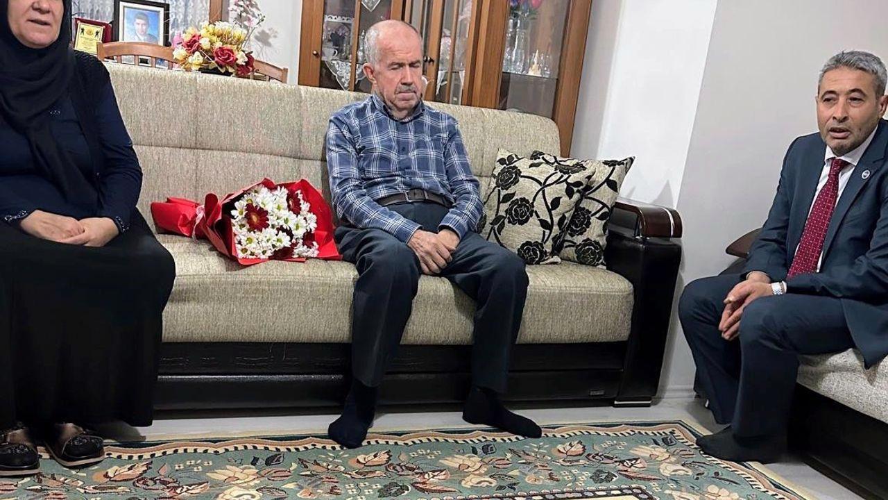 Bursa'da şehit Serdar Uslu'nun öğretmen babasına anlamlı ziyaret