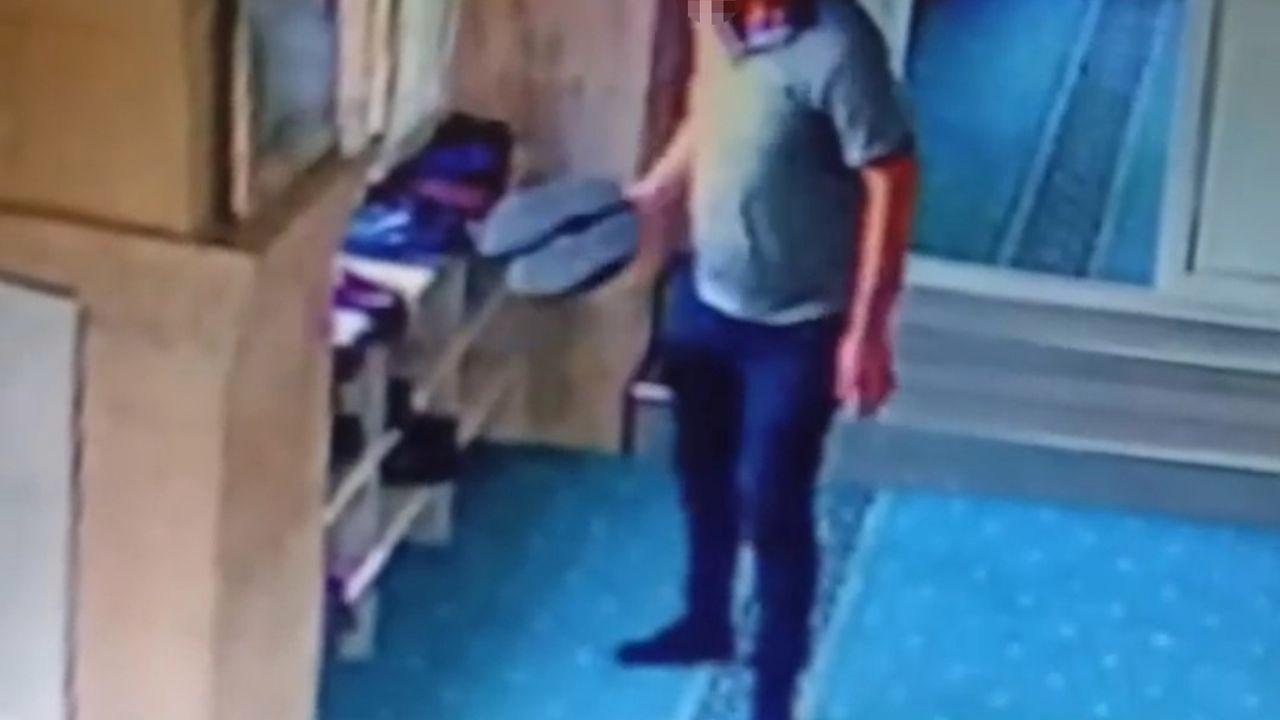 Camide ayakkabıları tek tek inceledi, beğendiğini çaldı