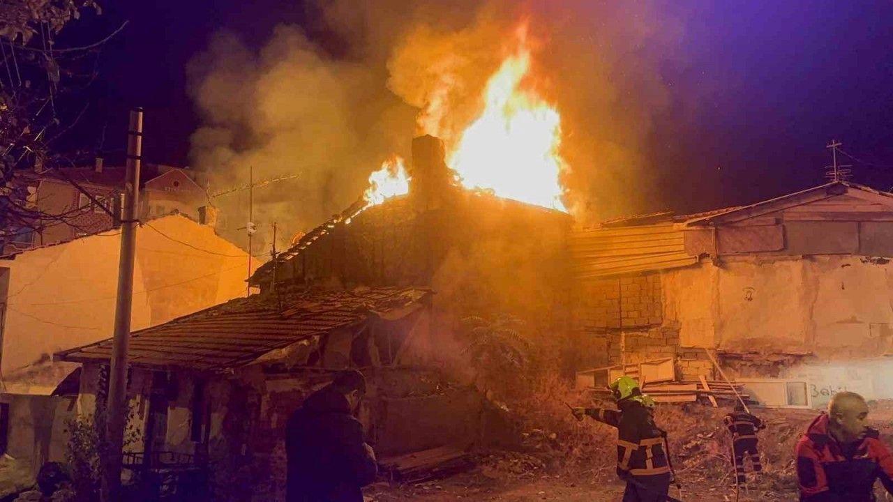 Çankırı’da ev yangını: İki ev alevlere teslim oldu