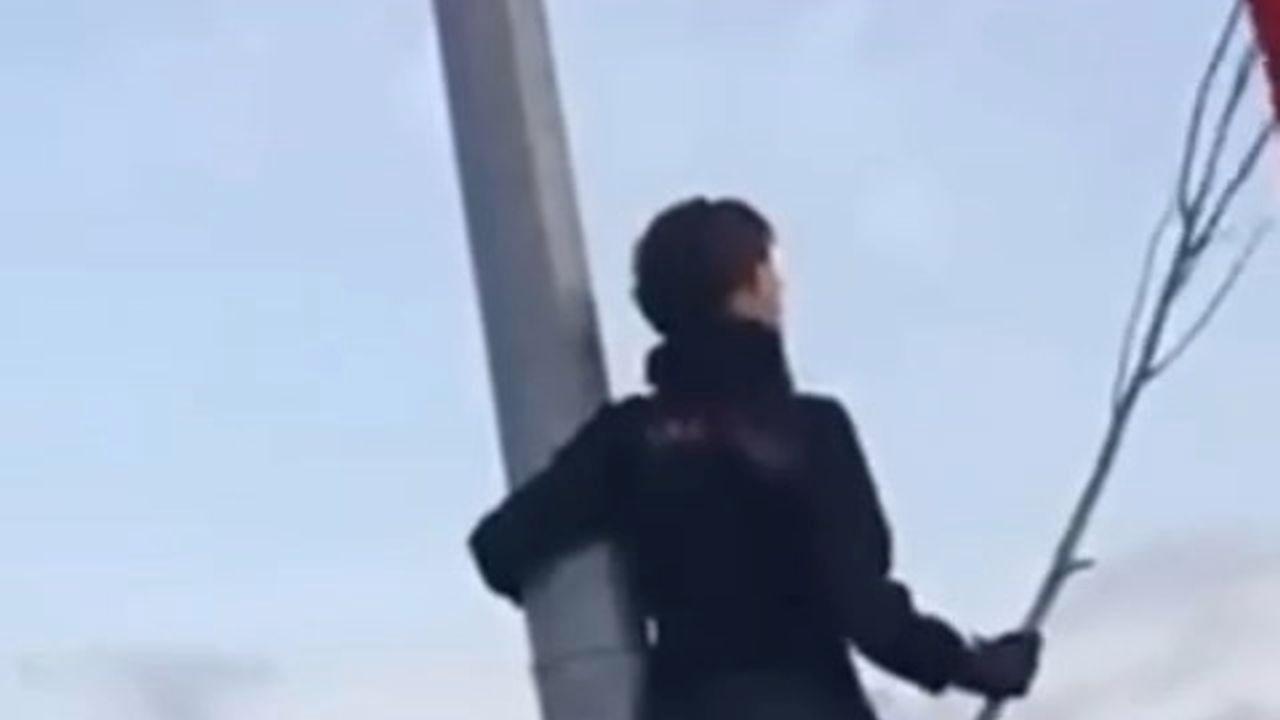 Çocukların bayrak hassasiyeti gönülleri ısıttı