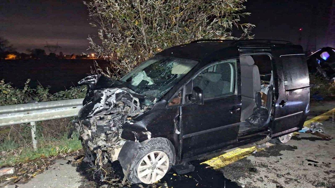 D-140’da kaza yapan araçlar hurdaya döndü: 1 ölü, 2 yaralı