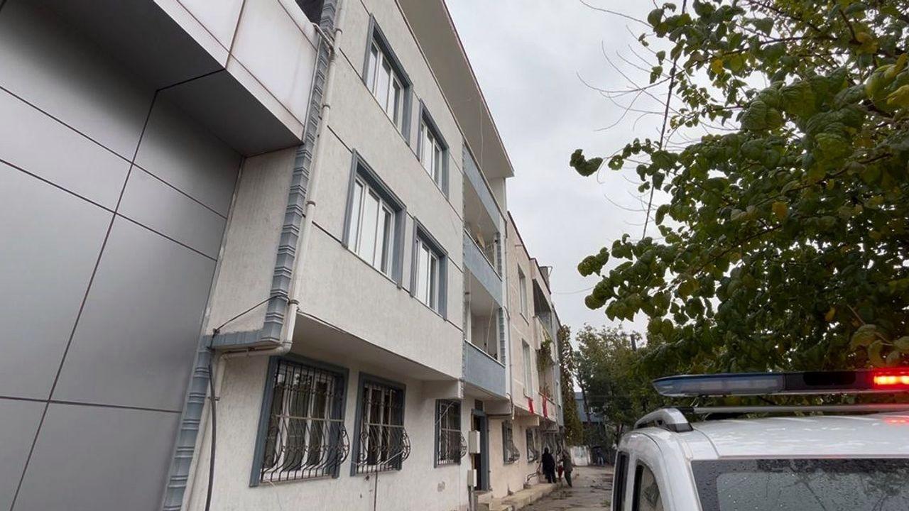 Dengesini kaybedip camdan düşen şahıs ağır yaralandı