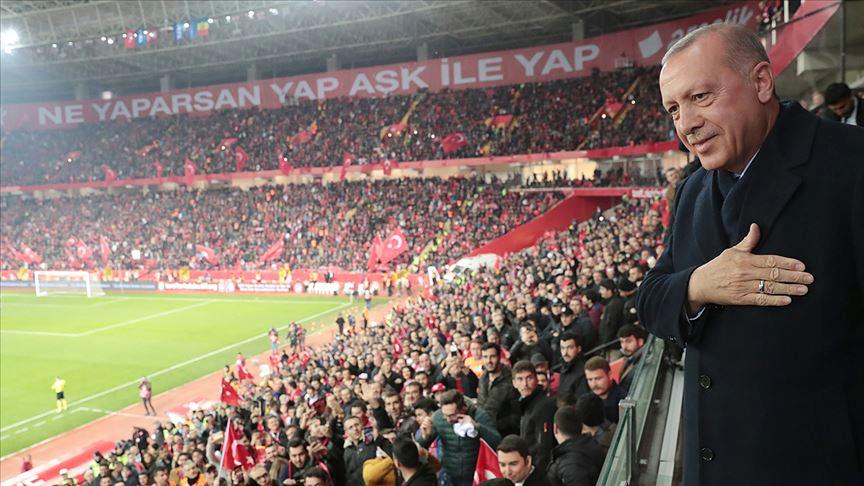 Cumhurbaşkanı Erdoğan A Milli Futbol Takımı'nın maçını izledi