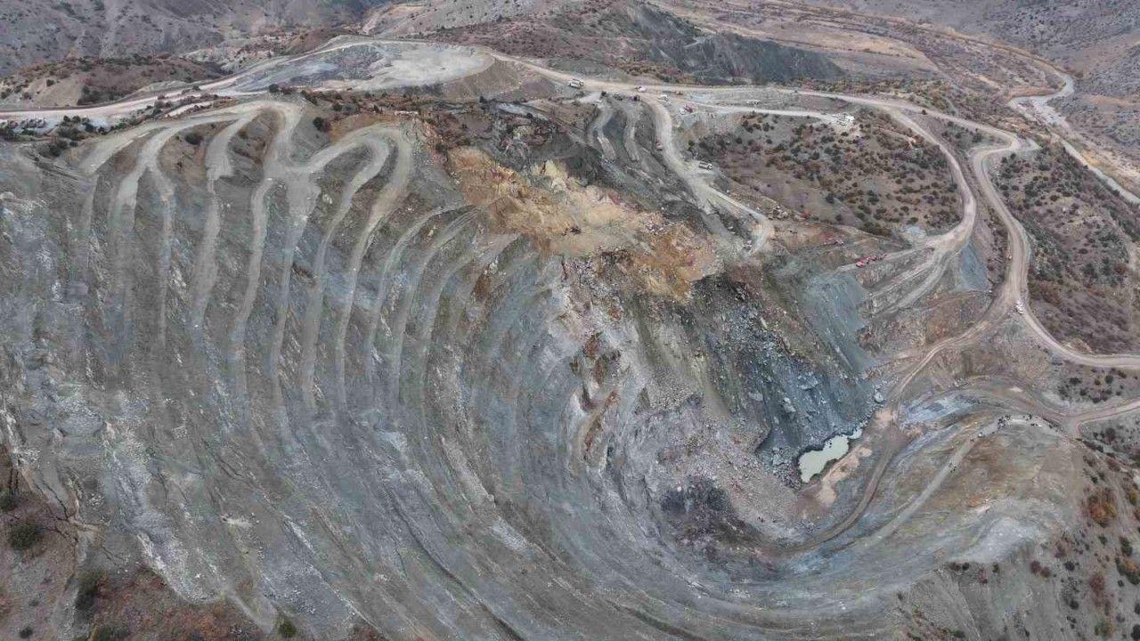 Göçük altında kalan işçiyi arama kurtarma çalışmaları 3’üncü gününde devam ediyor
