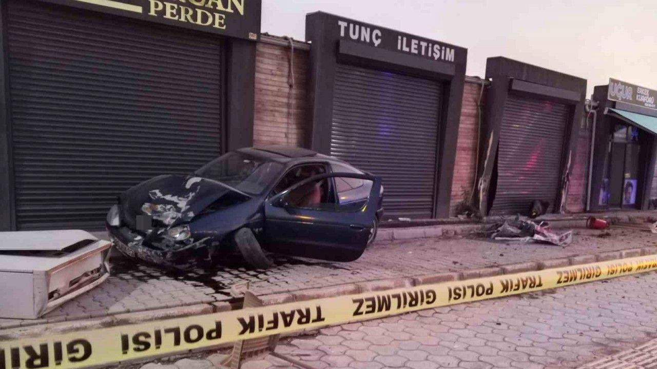 Hatay’da otomobil kaldırımdaki çocuğa çarptı