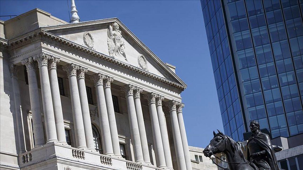 İngiltere Merkez Bankası politika faizini sabit bıraktı