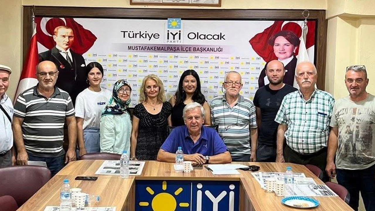 İYİ Parti Mustafakemalpaşa İlçe Başkanı Akın’dan öğretmenler günü mesajı