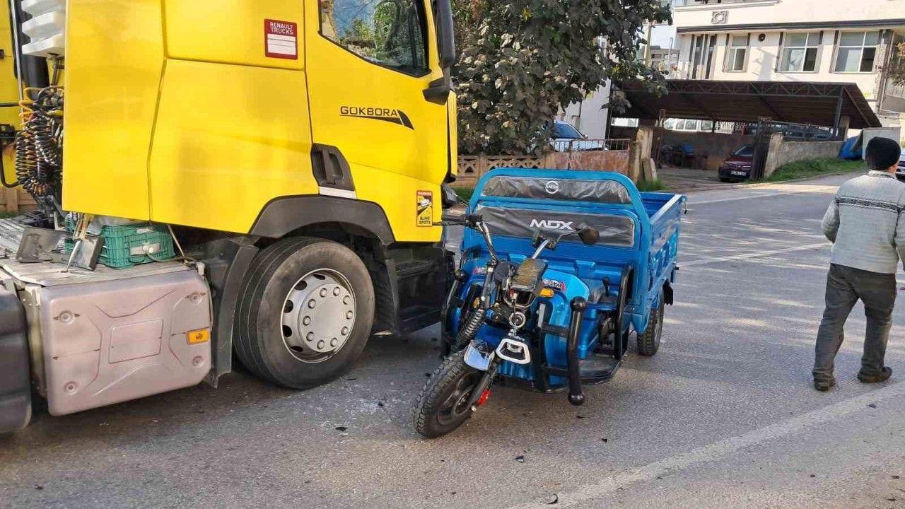 İznik’te elektrikli bisiklet ile tır çarpıştı: 1 yaralı
