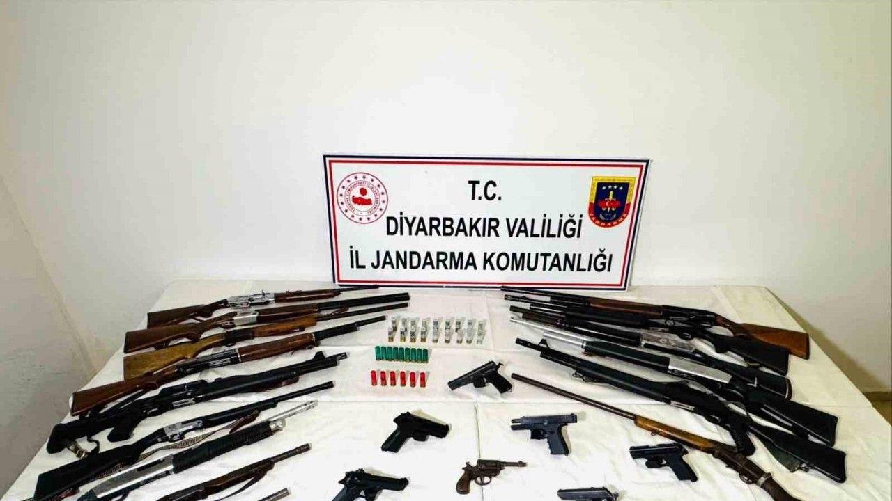 Jandarma ekiplerinden silah ve kaçakçılık operasyonu