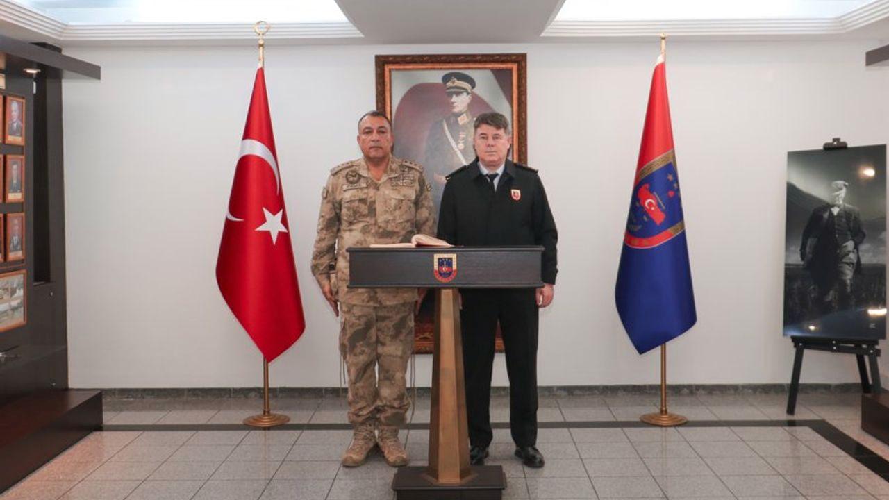 J.Kd.Alb.Faruk Kasar'dan, Bursa İl Jandarma Komutanlığı'na ziyaret
