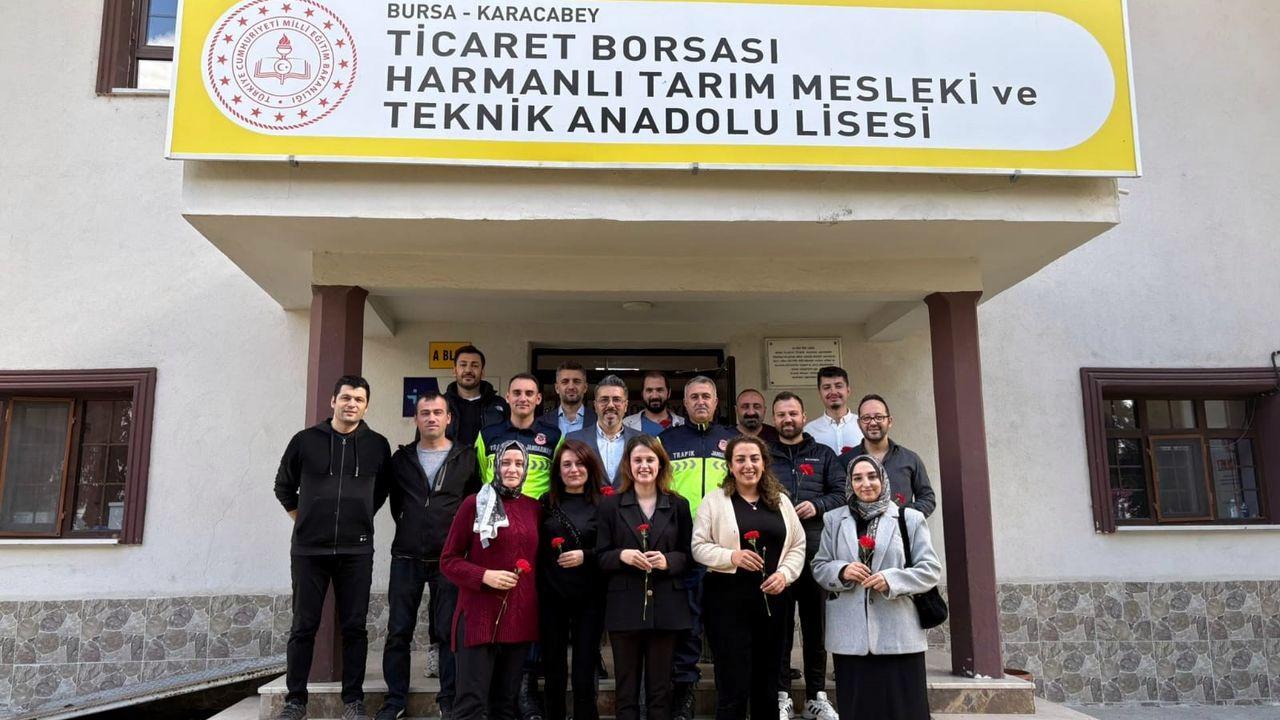 Karacabey'de jandarmadan Öğretmenler Günü'nde anlamlı ziyaret