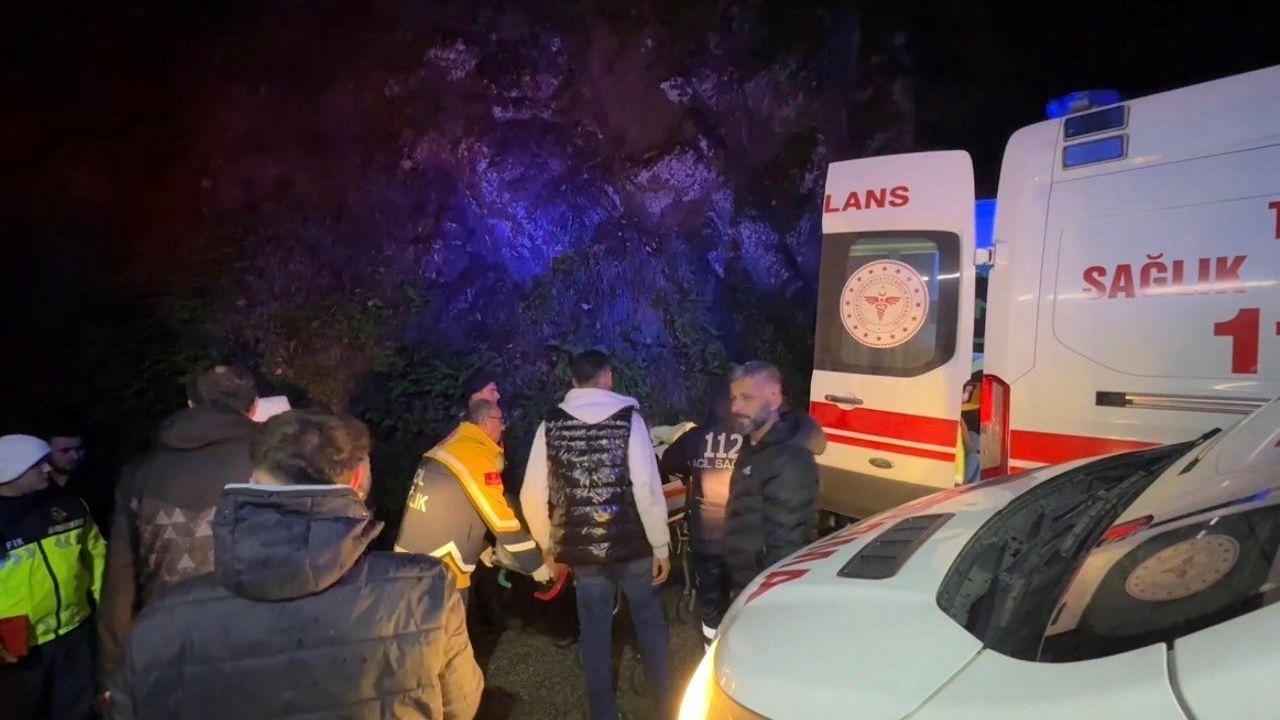 Kayganlaşan yolda otomobil paramparça oldu: 2 yaralı