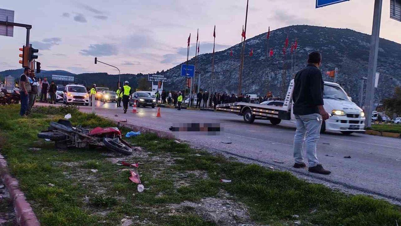 Kırkağaç’ta otomobille çarpışan motosikletli ağır yaralandı