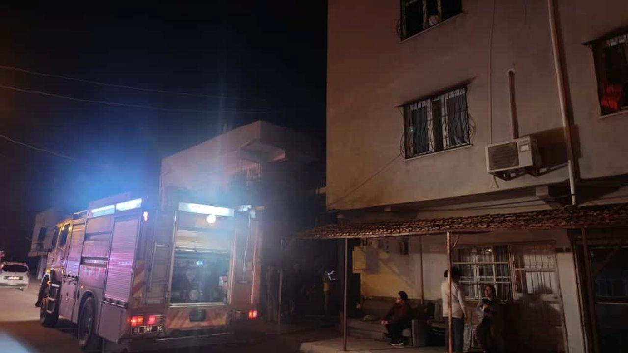 Kozan’da ikamet yangını: 4 kişi dumandan etkilendi