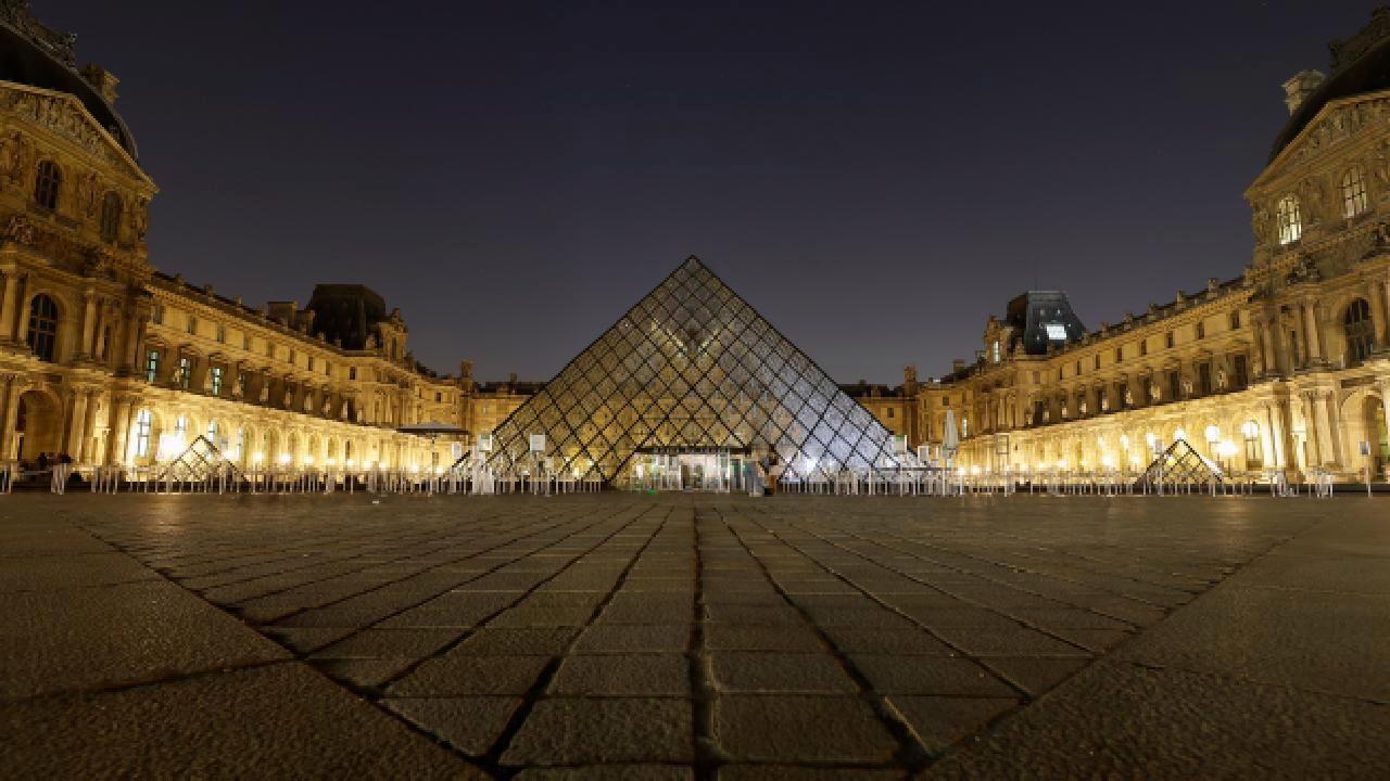 Louvre Müzesi'nin giriş ücretleri artacak