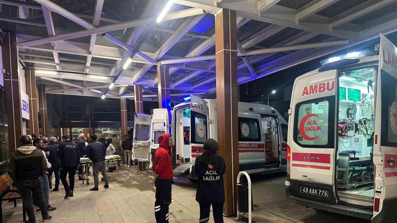 Malazgirt’te öğretmenleri taşıyan taksi takla attı: 7 yaralı