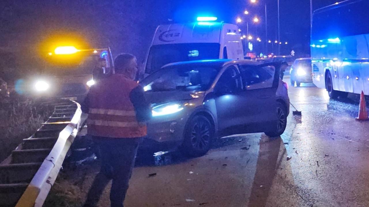 Otomobil ile hafif ticari araç çarpıştı: 4 yaralı