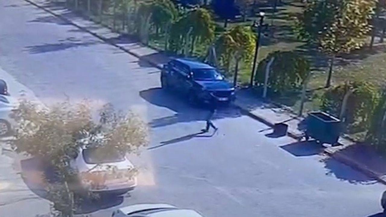 Para çalan şahıs, yüzünü saklamak yerine kameraya el salladı