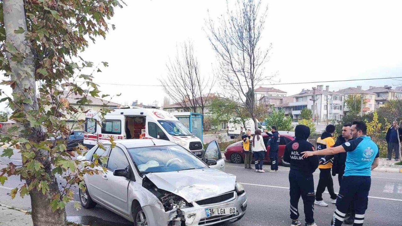 Pınarhisar’da otomobiller çarpıştı: 3 kişi hafif yaralandı