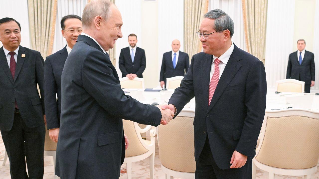 Putin, Çin Başbakanı Li ile bir araya geldi
