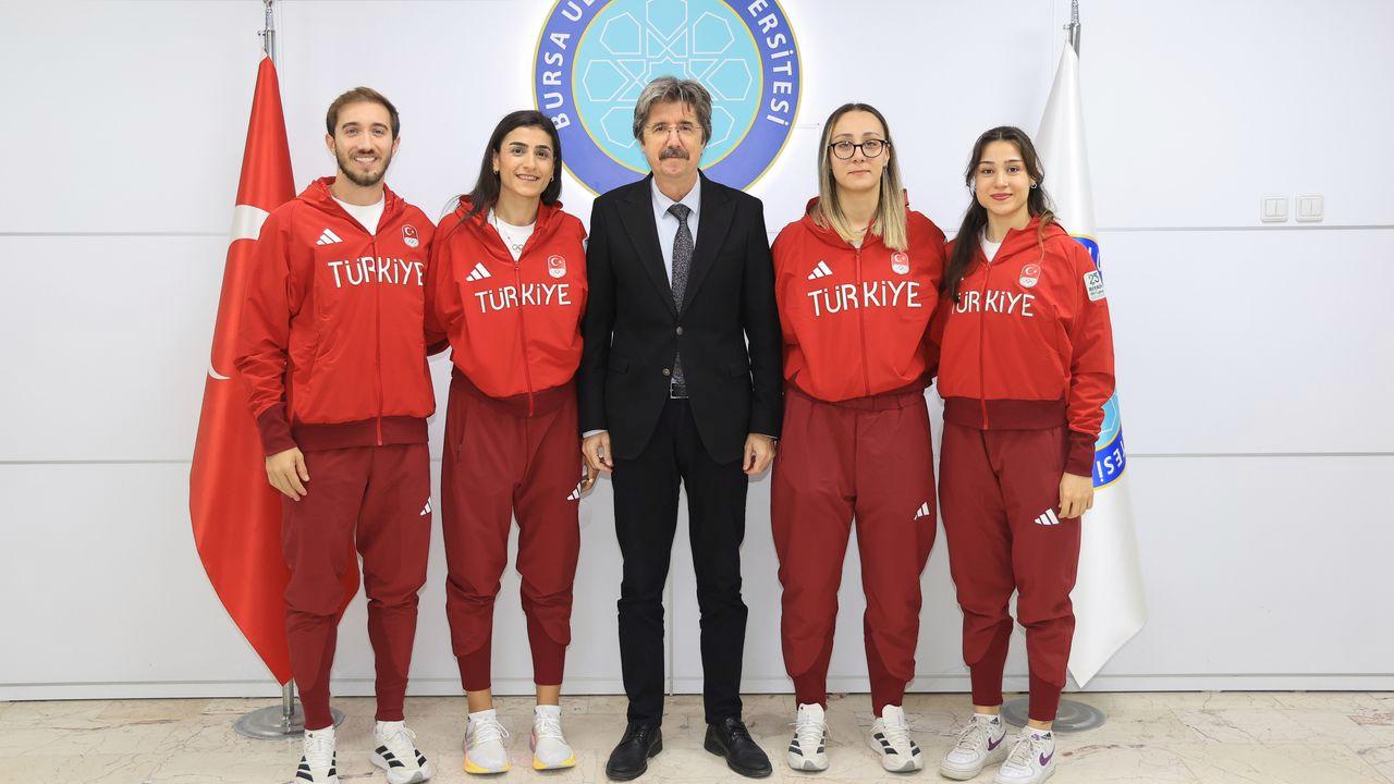 Şampiyon sporcular Bursa'ya döndü