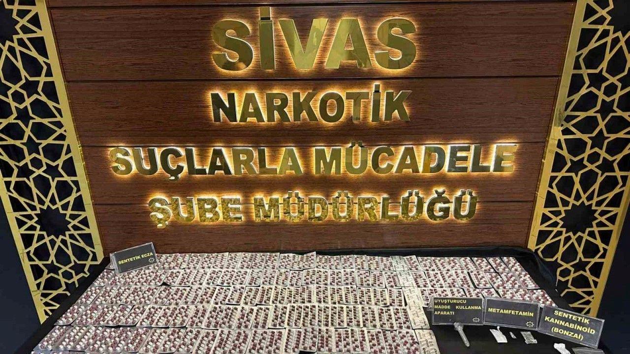 Sivas’ta uyuşturucu madde bulunduran 4 kişi yakalandı, şahıslardan 1’i tutuklandı