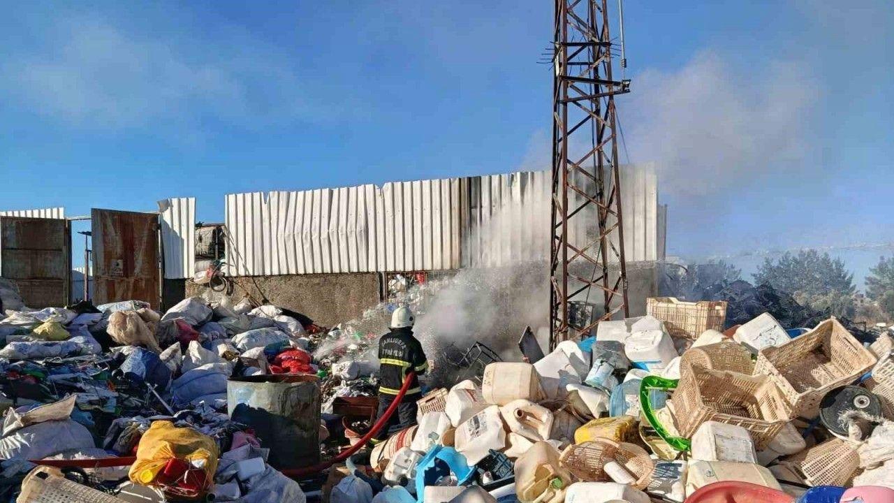 Siverek’te hurdacıda çıkan yangın itfaiye ekiplerince söndürüldü