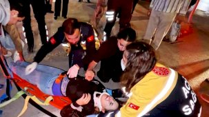 Acılar içinde kıvransa da yarasını unutup 