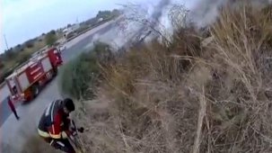 Adana-Mersin otoyolunda kontrolden çıkan otomobil alev aldı