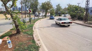 Adana’da keskin viraj tehlikesi: Esnaf kamera taktırdı, kazaları kaydetti