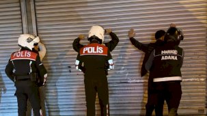 Adana'da 'narko-alan' uygulaması: Uyuşturucu içen 20 şahıs suçüstü yakalandı