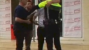 Adana’da polis ve özel birey arasında duygulandıran görüntüler