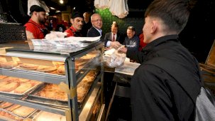 AK Parti Bursa İl Başkanı Davut Gürkan çarşı esnafıyla bir araya geldi