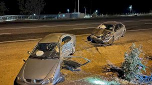 Akaryakıt istasyonuna girmek isteyen araç bir başka araçla çarpıştı: 1’i ağır 8 yaralı