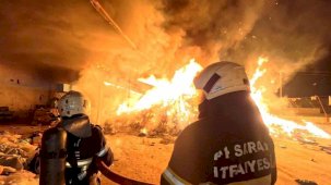 Aksaray’da alevli gece: Geri dönüşüm tesisi alev alev yandı