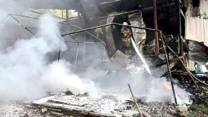 Alevlere teslim olan prefabrik yapı kullanılmaz hale geldi