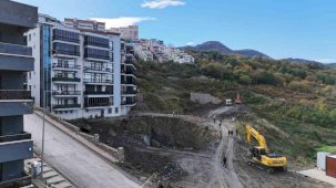Amasra’da inşaat alanında yaşanan göçüğün ardından 24 dairede yaşayan 70 kişi tahliye edildi