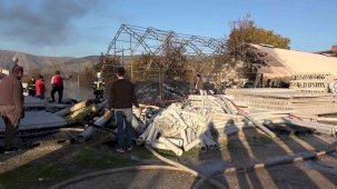 Amasya’da plastik malzeme dolu depo yandı, yükselen dumanlar metrelerce öteden görüldü