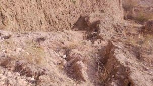 Ankara’da toprak kayması meydana gelen yol trafiğe kapatıldı